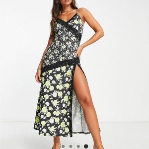 Maxi dress with lace trim